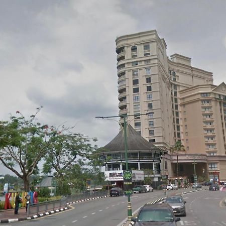 Riverbank Suites Waterfront Kuching Zewnętrze zdjęcie