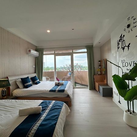 Riverbank Suites Waterfront Kuching Zewnętrze zdjęcie