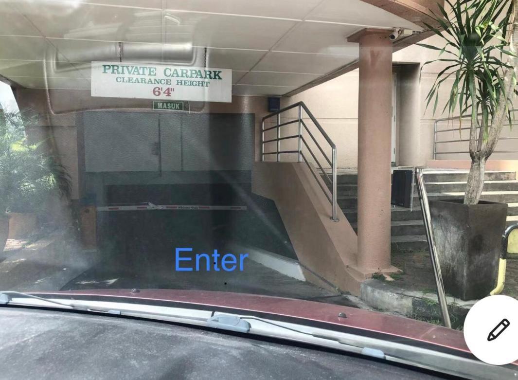 Riverbank Suites Waterfront Kuching Zewnętrze zdjęcie