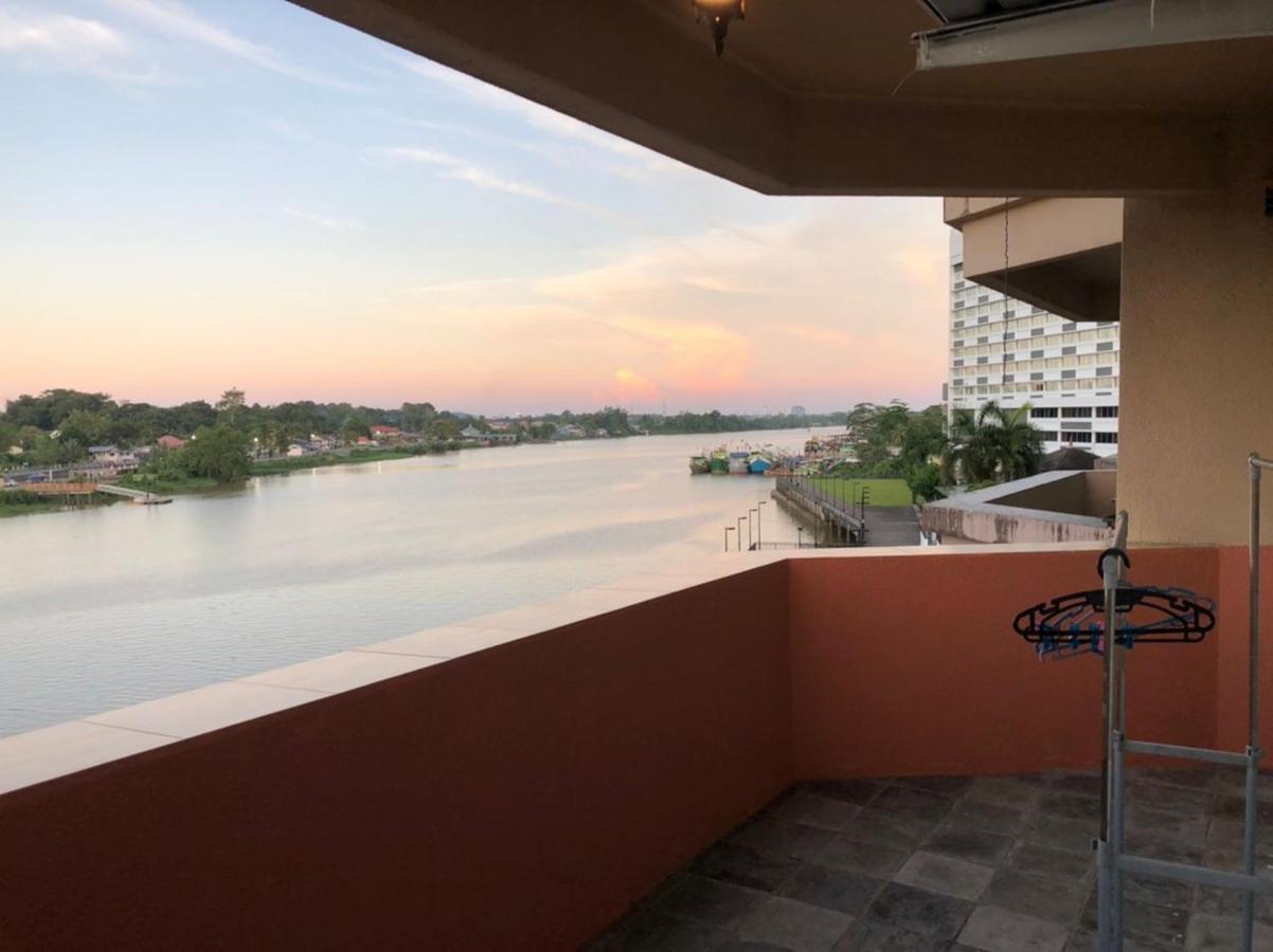 Riverbank Suites Waterfront Kuching Zewnętrze zdjęcie