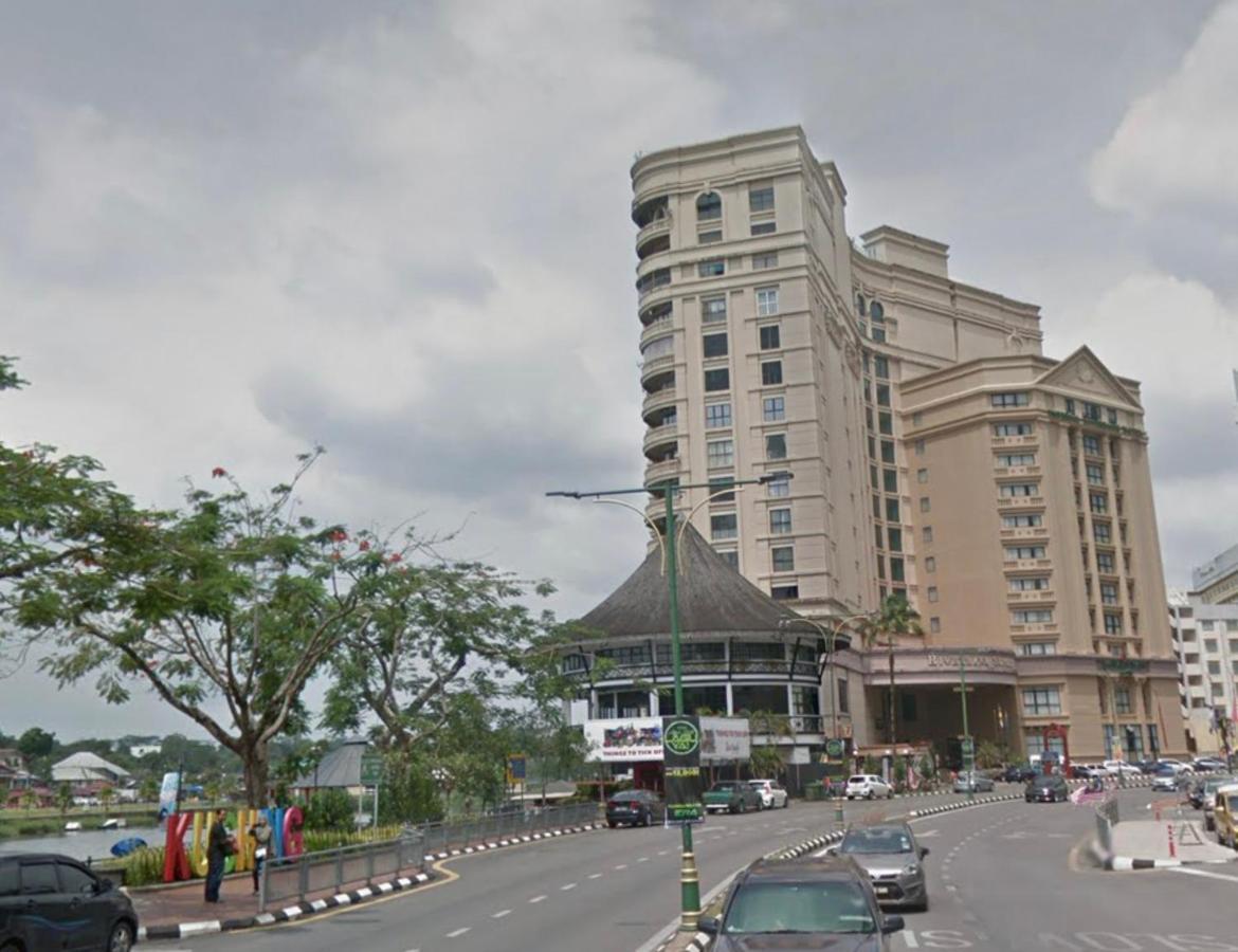 Riverbank Suites Waterfront Kuching Zewnętrze zdjęcie