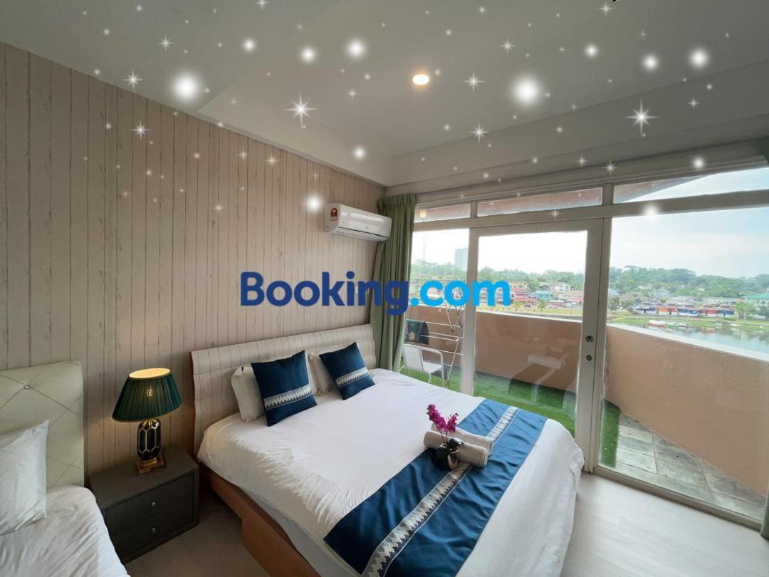 Riverbank Suites Waterfront Kuching Zewnętrze zdjęcie